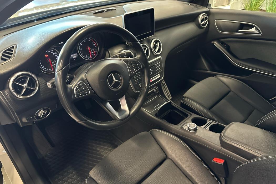 MERCEDES-BENZ A 2016