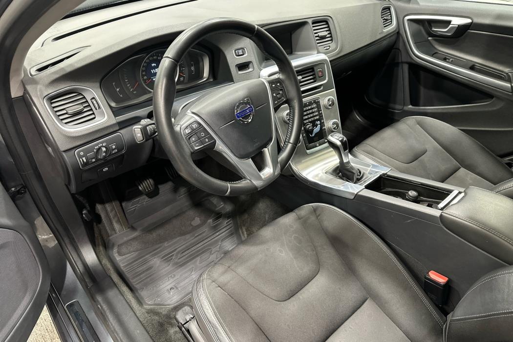 VOLVO V60 2015