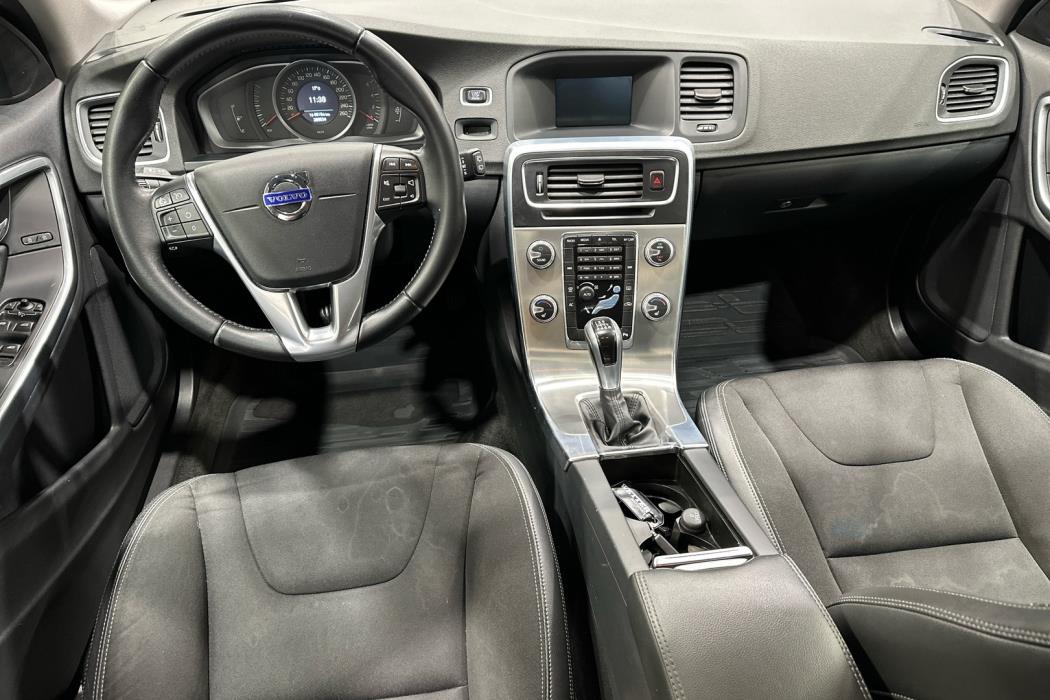 VOLVO V60 2015