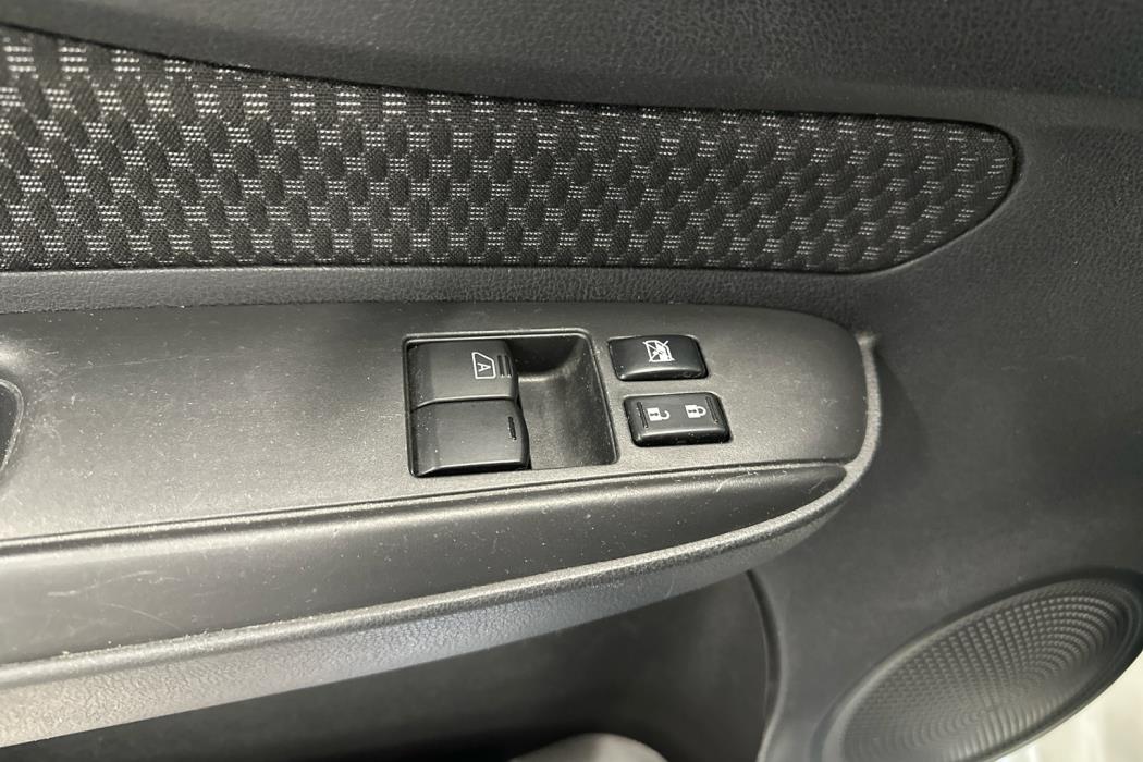 NISSAN Note 2016