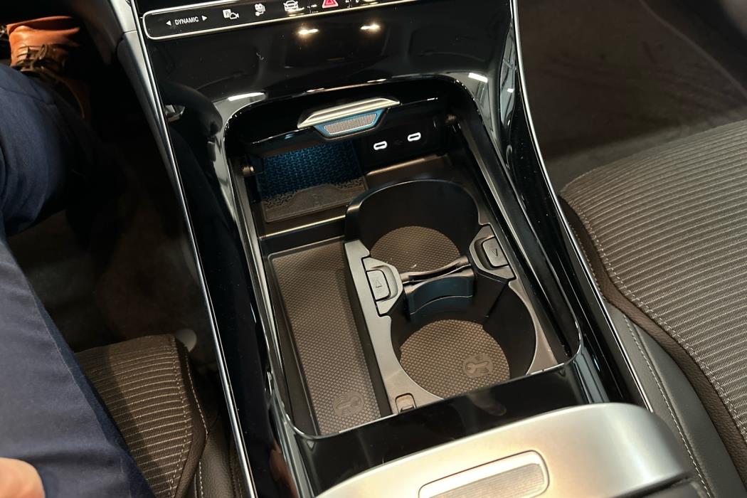 MERCEDES-BENZ C 2024