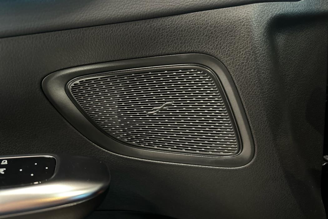 MERCEDES-BENZ C 2024