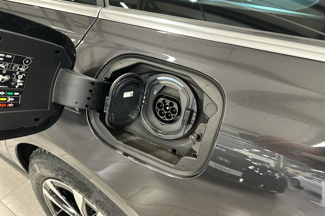 MERCEDES-BENZ C 2024