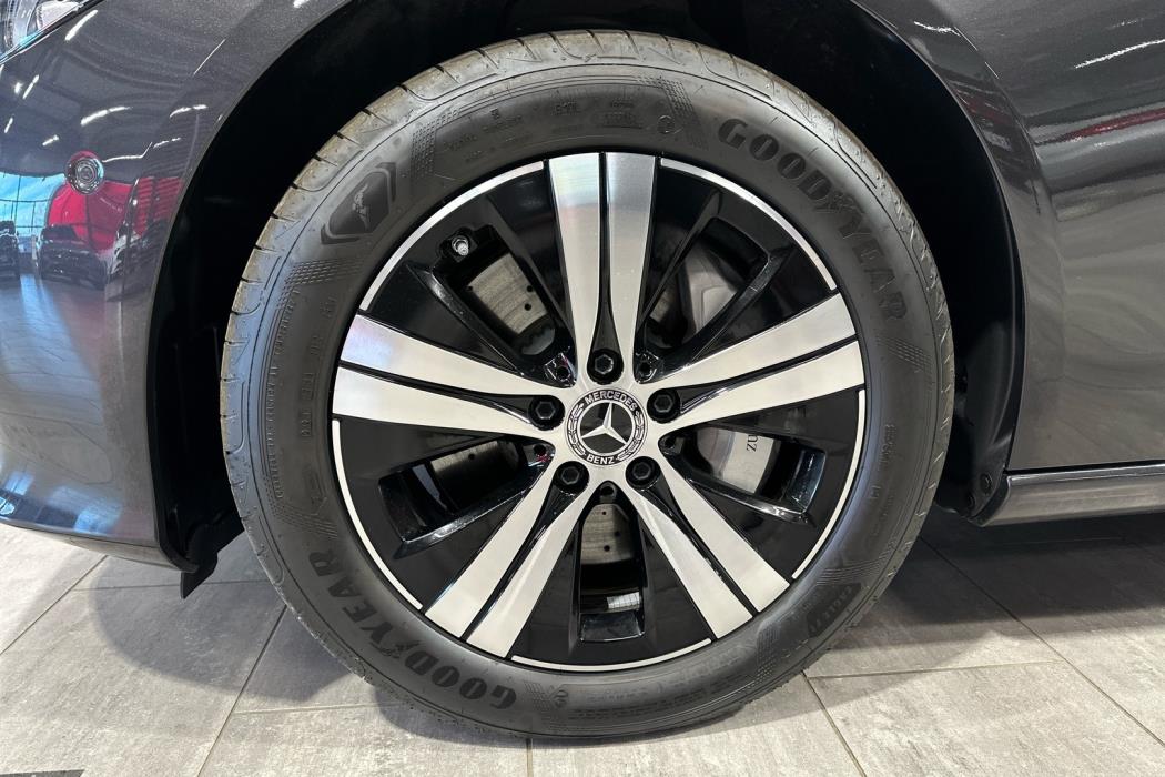 MERCEDES-BENZ C 2024