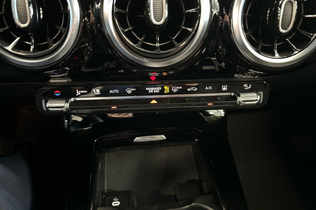 MERCEDES-BENZ CLA 2025