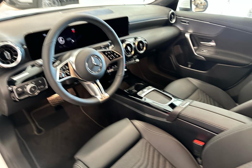 MERCEDES-BENZ CLA 2025