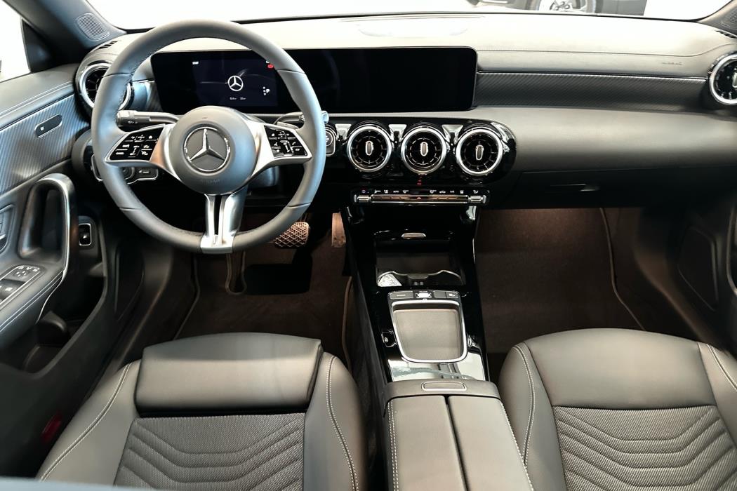MERCEDES-BENZ CLA 2025