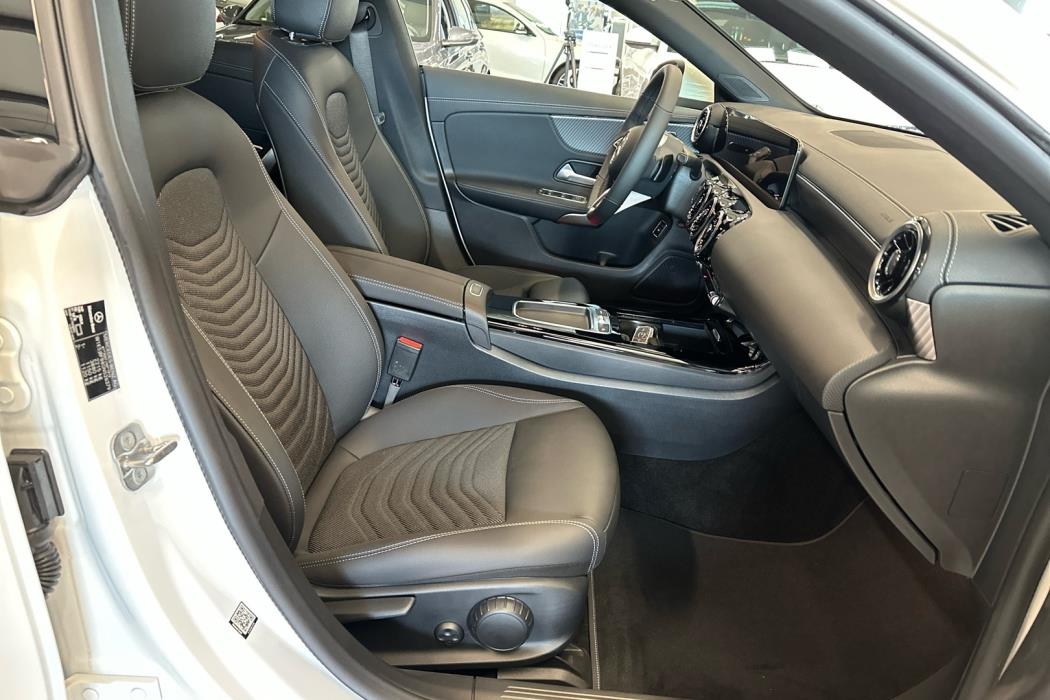 MERCEDES-BENZ CLA 2025