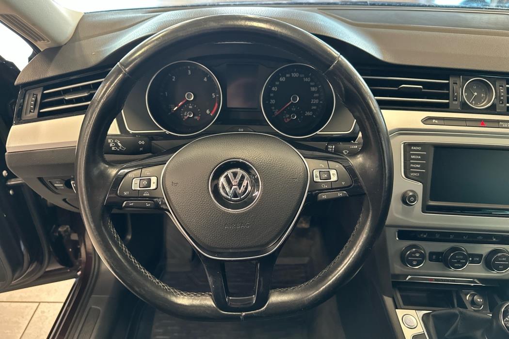 VOLKSWAGEN Passat 2016