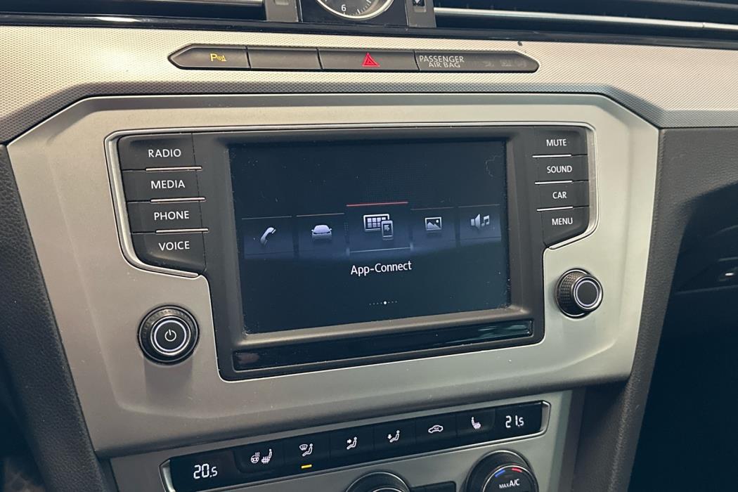 VOLKSWAGEN Passat 2016