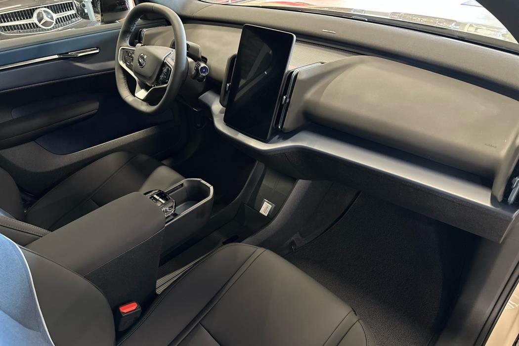 VOLVO EX30 2026
