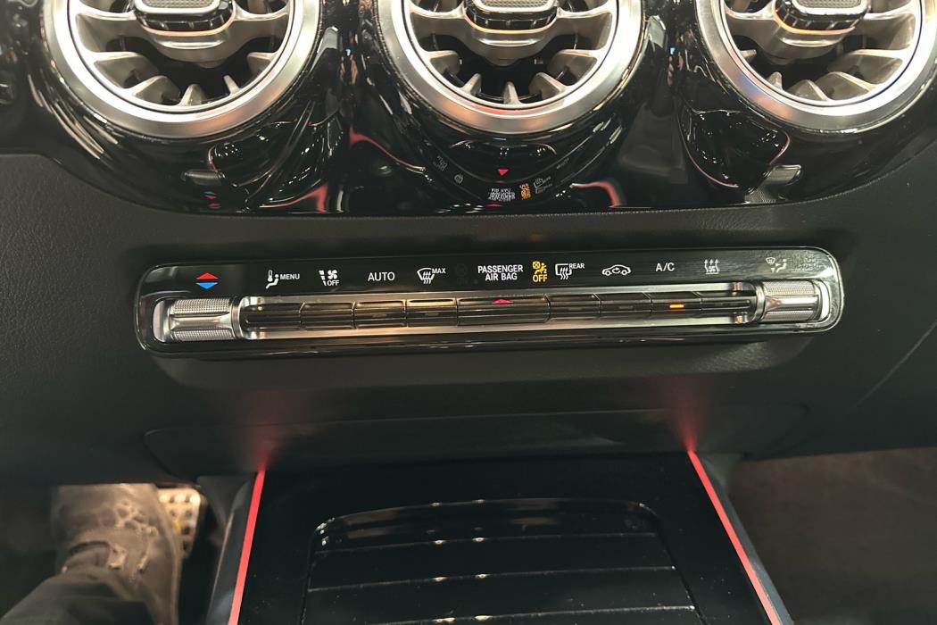 MERCEDES-BENZ EQA 2022