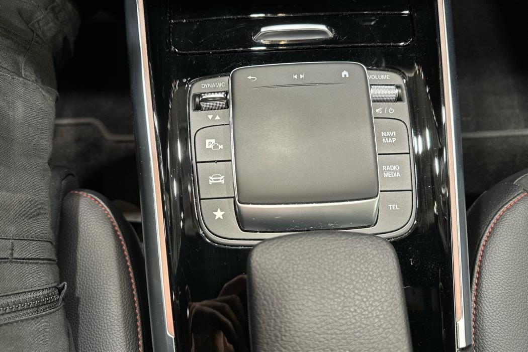 MERCEDES-BENZ EQA 2022