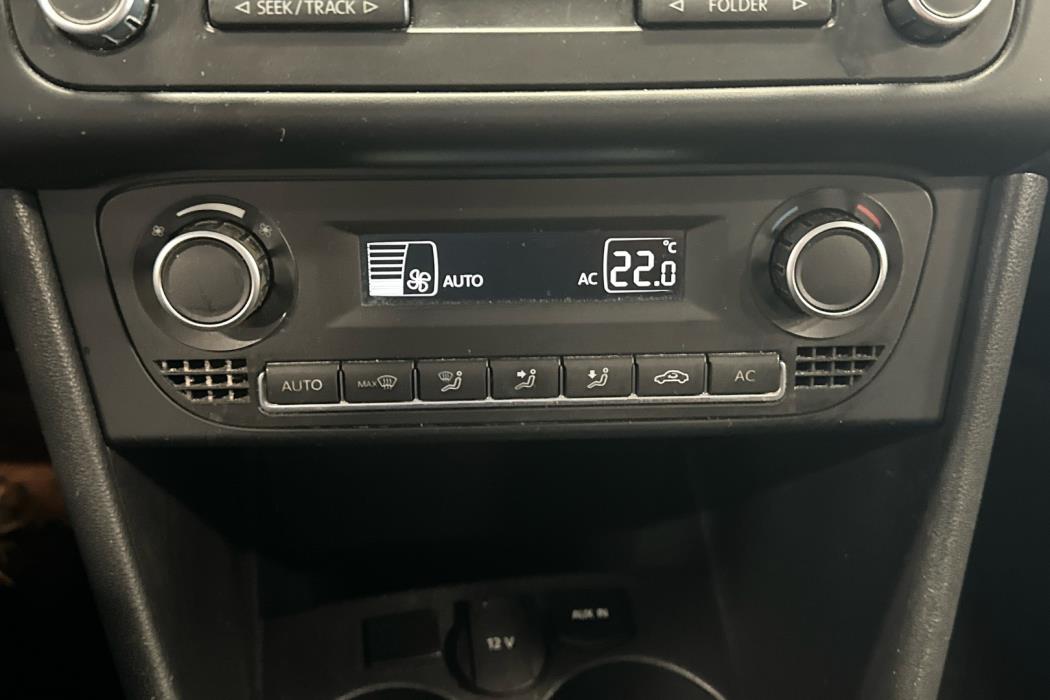 VOLKSWAGEN Polo 2013