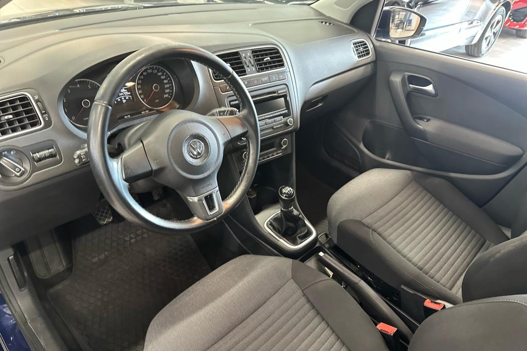 VOLKSWAGEN Polo 2013