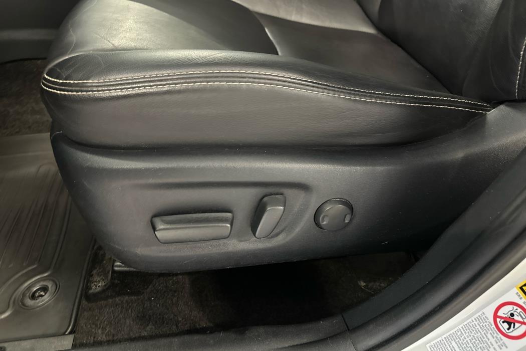TOYOTA Prius+ 2019