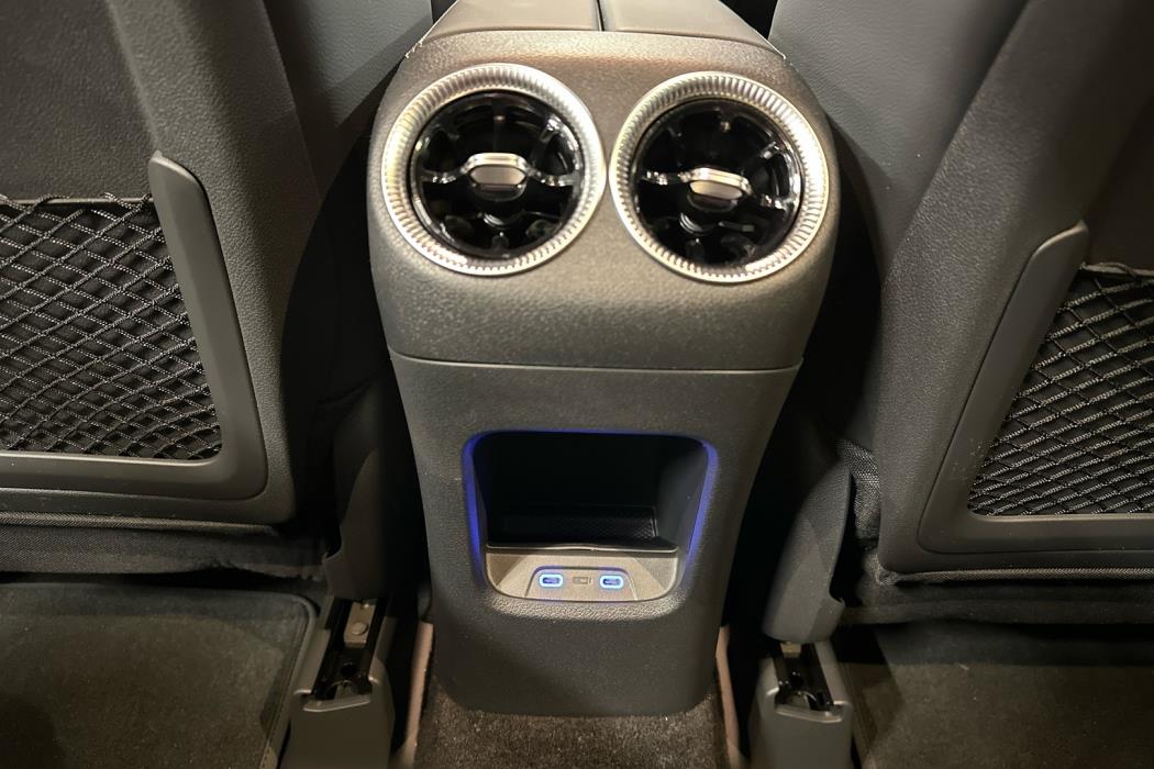 MERCEDES-BENZ GLB 2026
