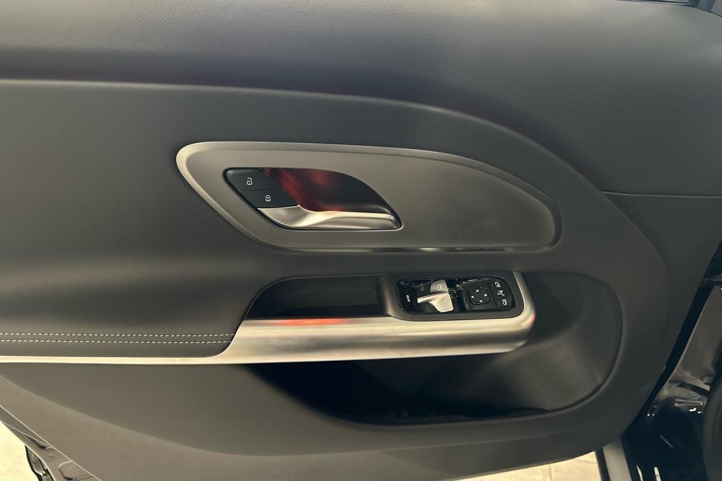 MERCEDES-BENZ GLB 2026