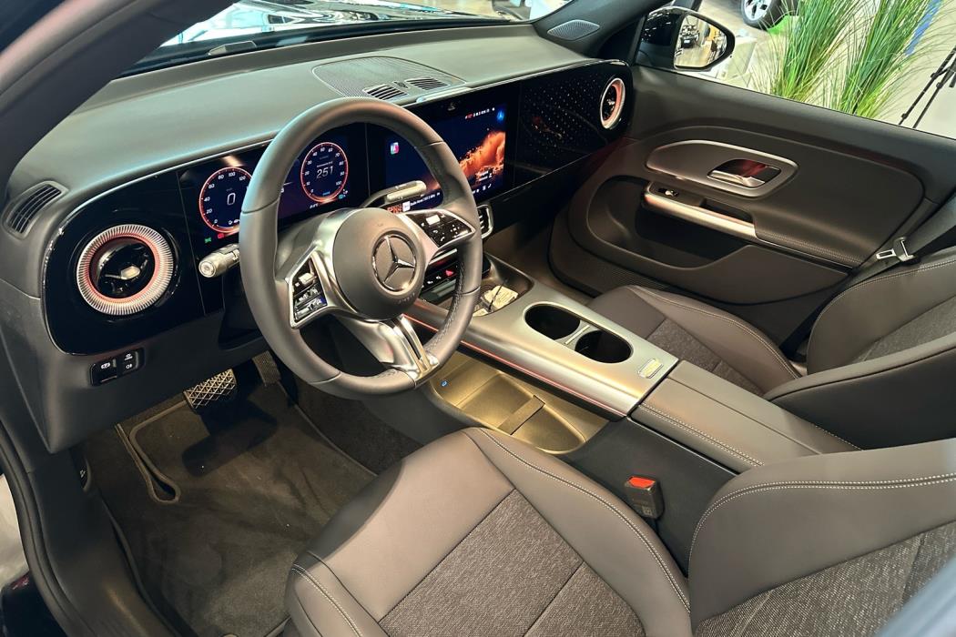 MERCEDES-BENZ GLB 2026