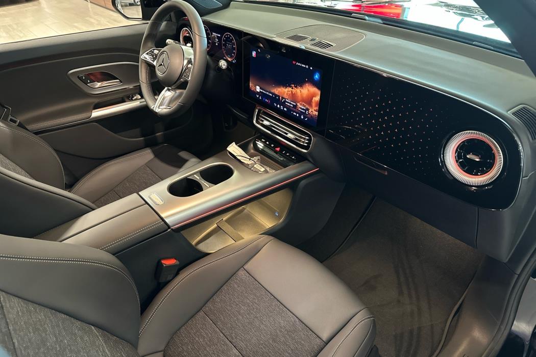 MERCEDES-BENZ GLB 2026