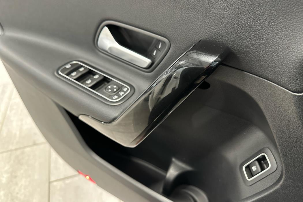 MERCEDES-BENZ A 2020