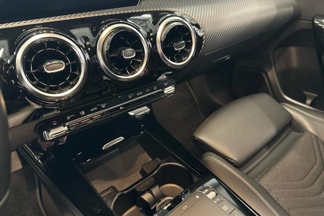 MERCEDES-BENZ A 2020