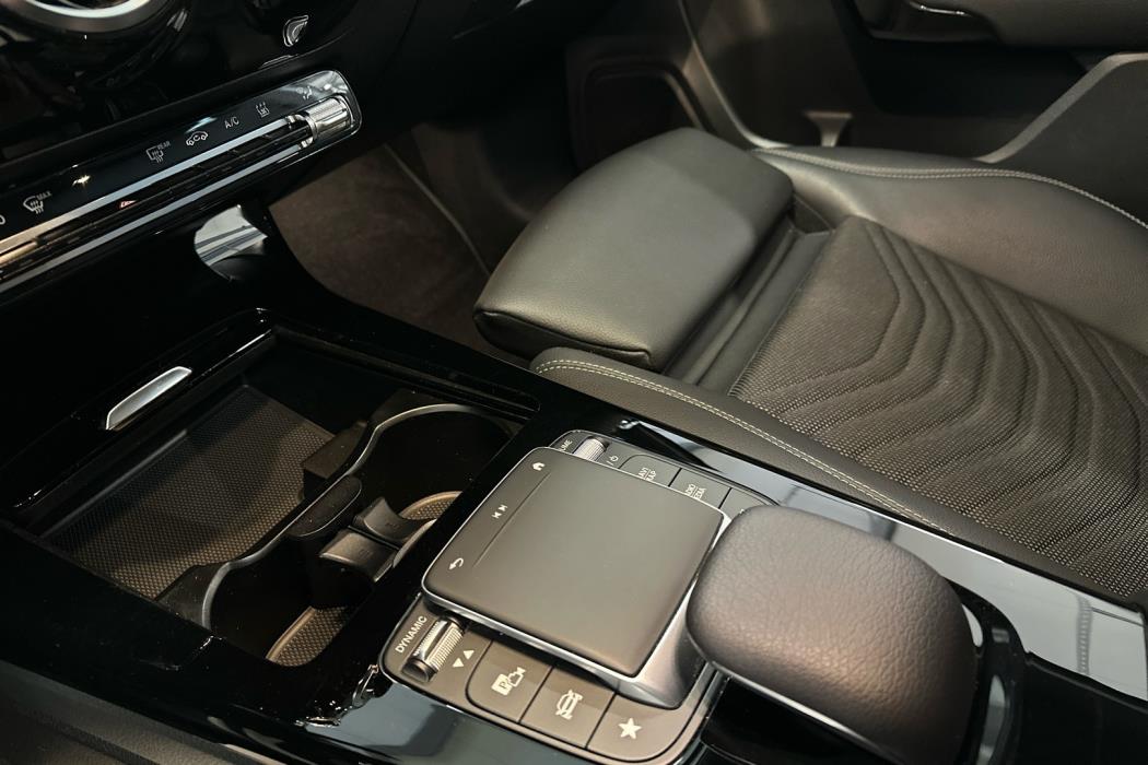 MERCEDES-BENZ A 2020