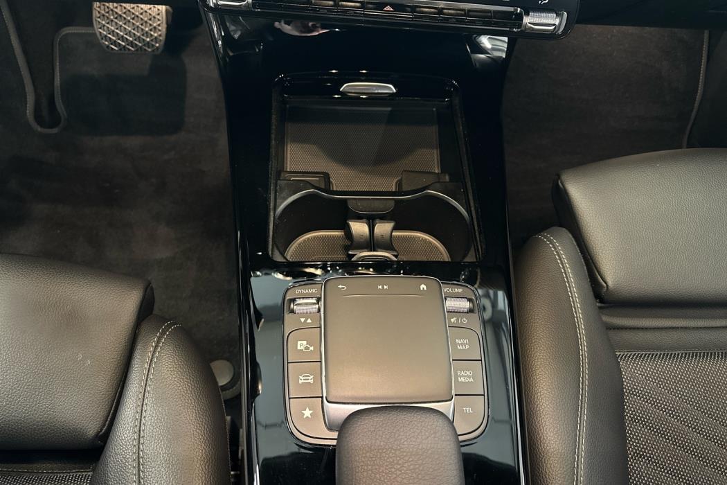 MERCEDES-BENZ A 2020