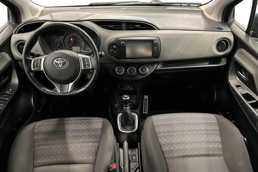 TOYOTA Yaris 2016