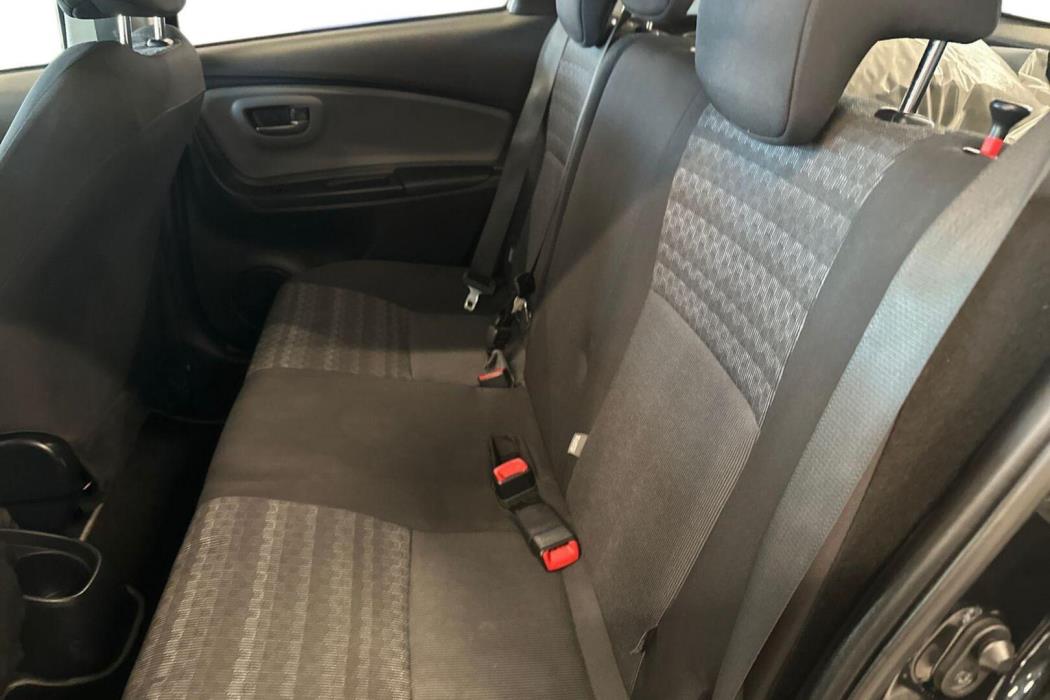TOYOTA Yaris 2016