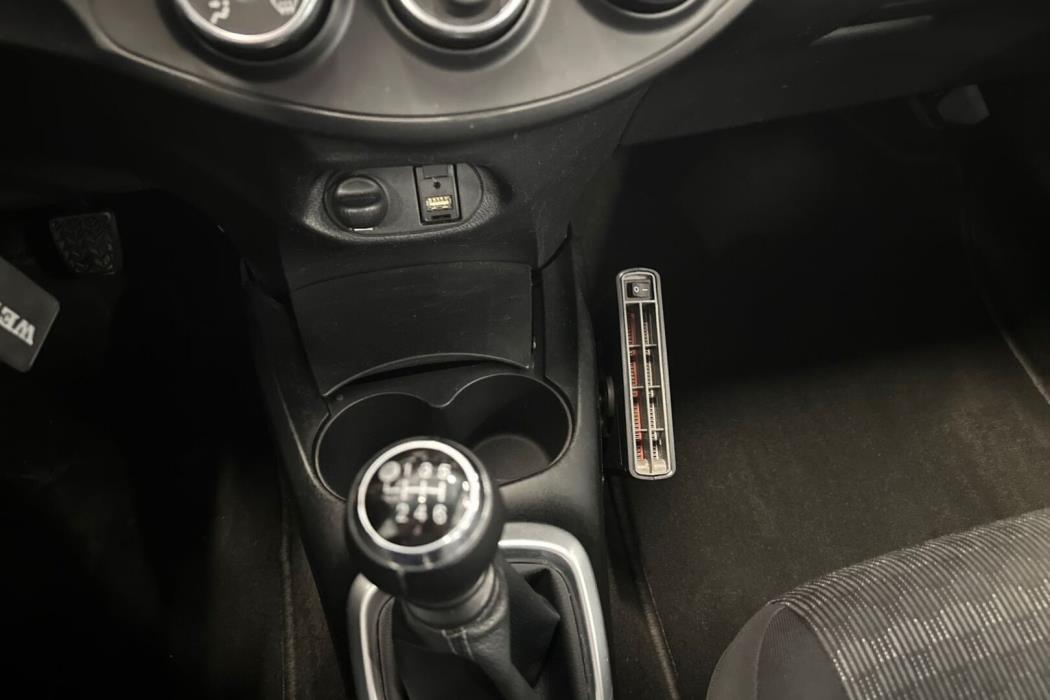 TOYOTA Yaris 2016