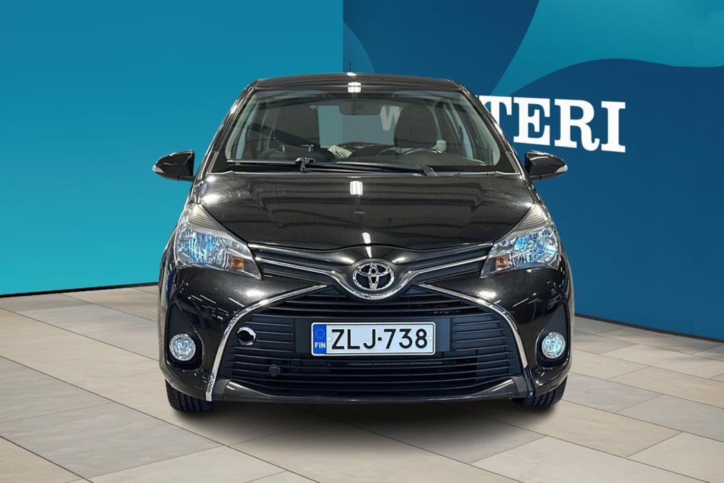 TOYOTA Yaris 2016