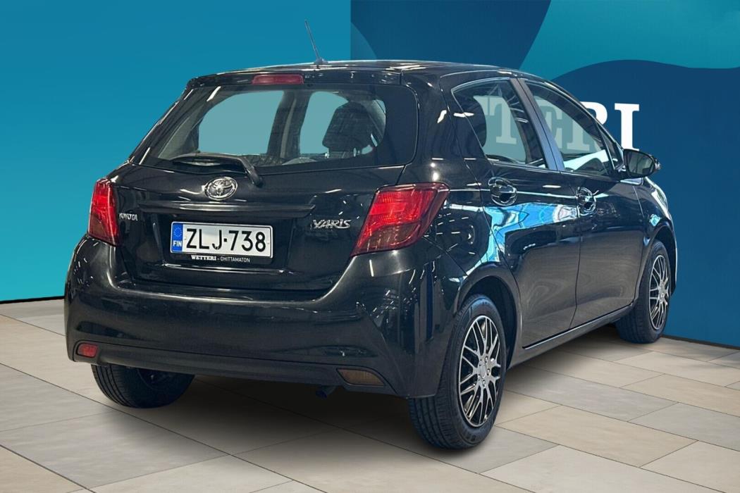 TOYOTA Yaris 2016