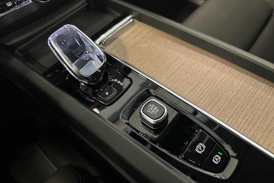 VOLVO XC60 2026