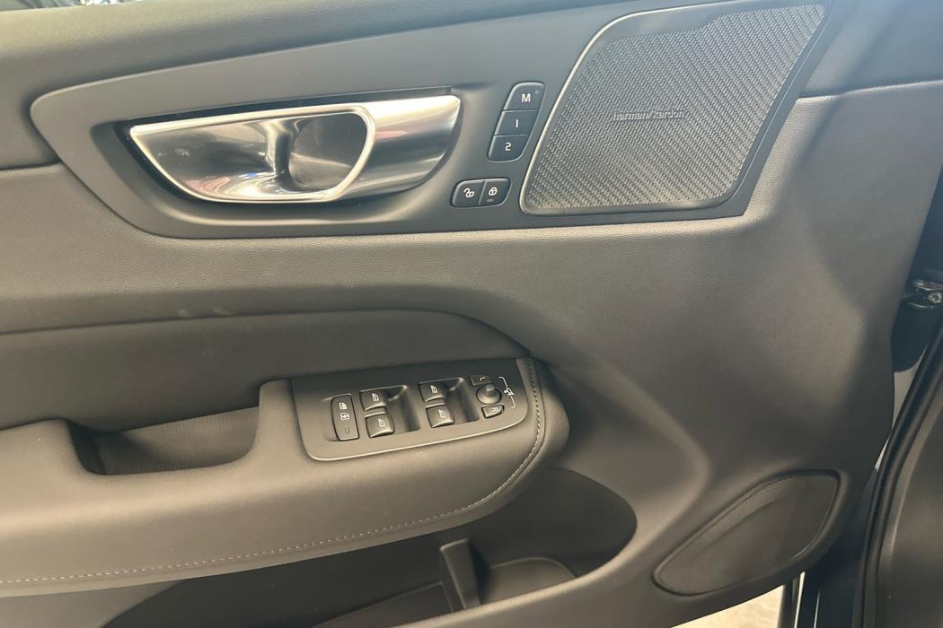 VOLVO XC60 2026