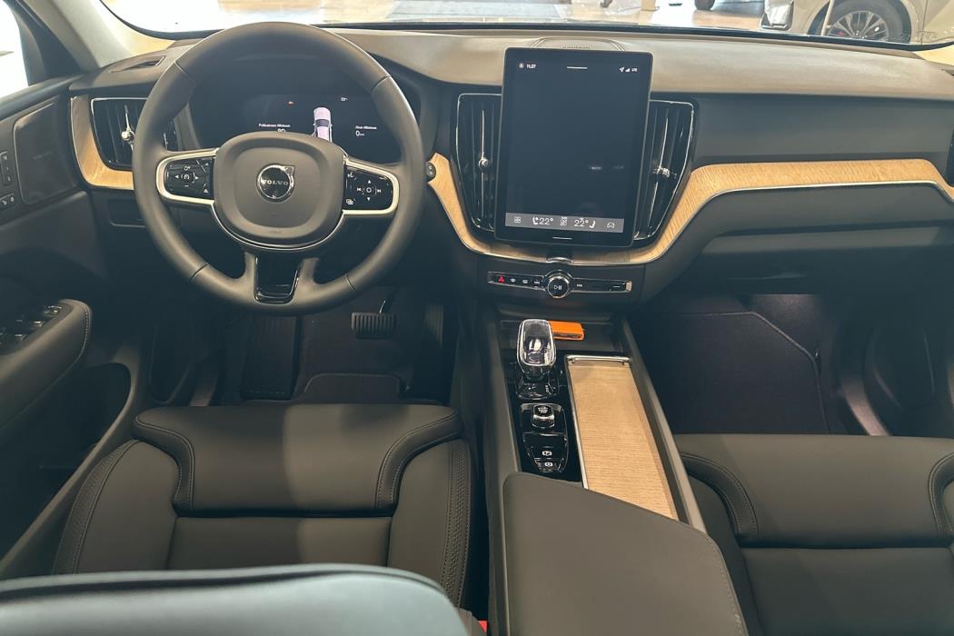 VOLVO XC60 2026