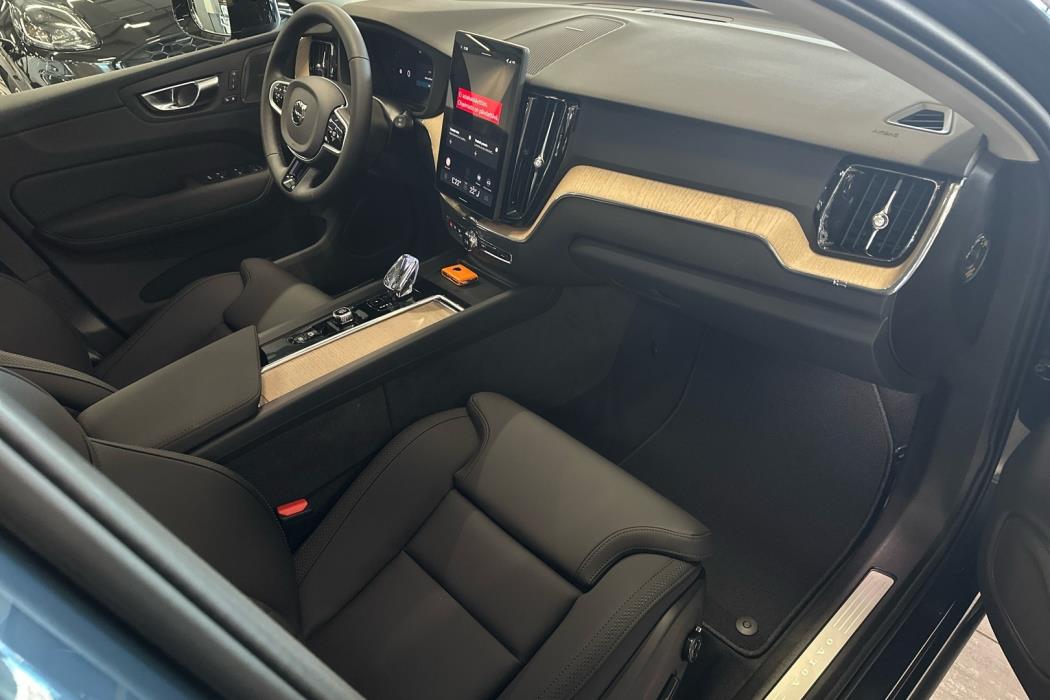 VOLVO XC60 2026