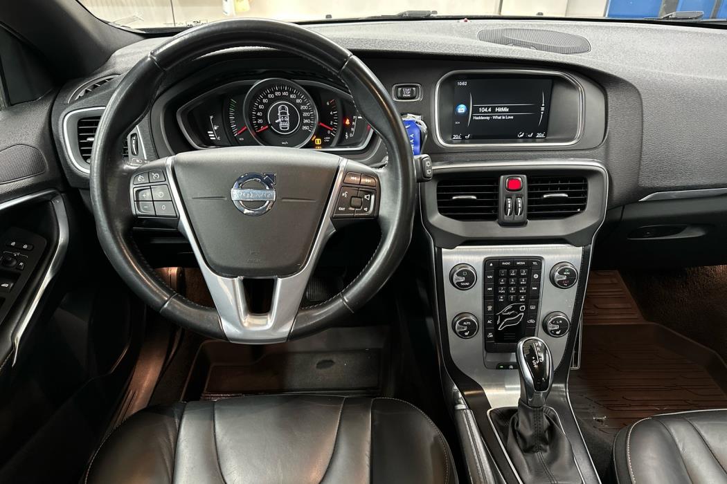 VOLVO V40 2014