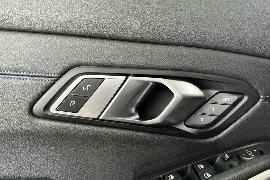 BMW 330 2019
