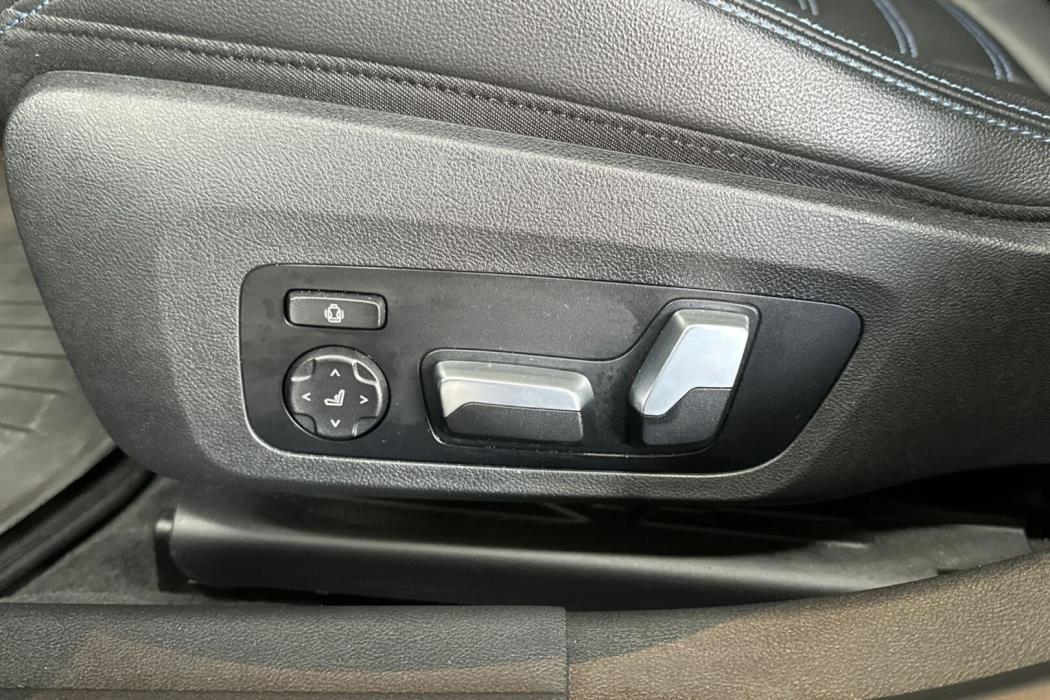 BMW 330 2019