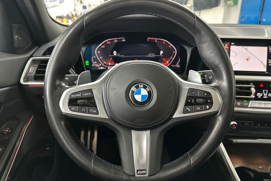 BMW 330 2019