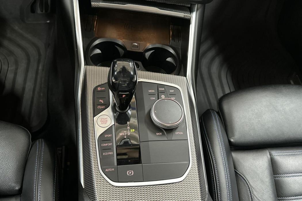 BMW 330 2019