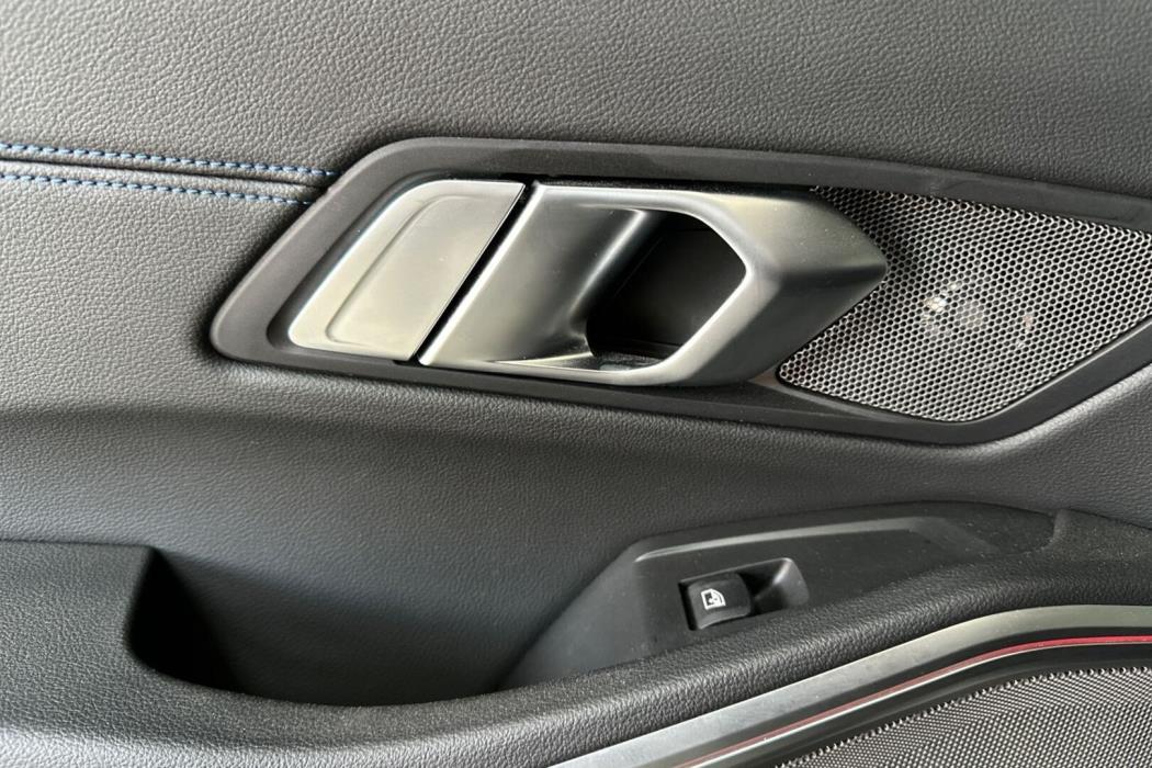 BMW 330 2019