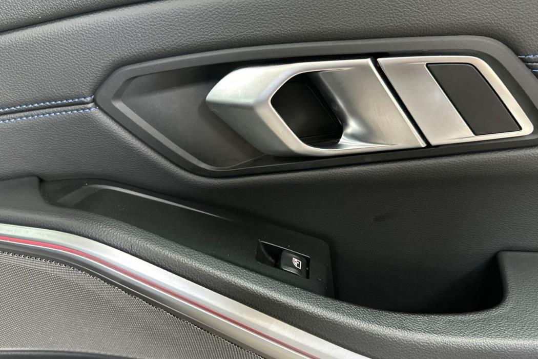 BMW 330 2019