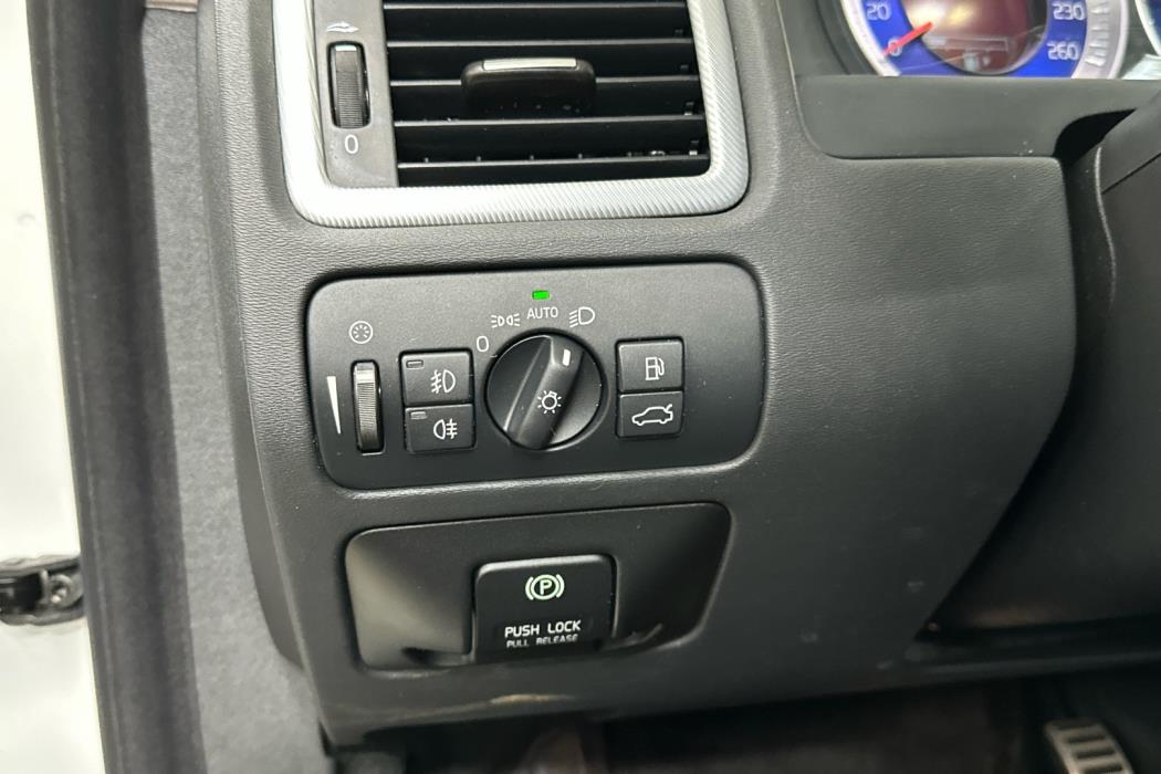 VOLVO V70 2012