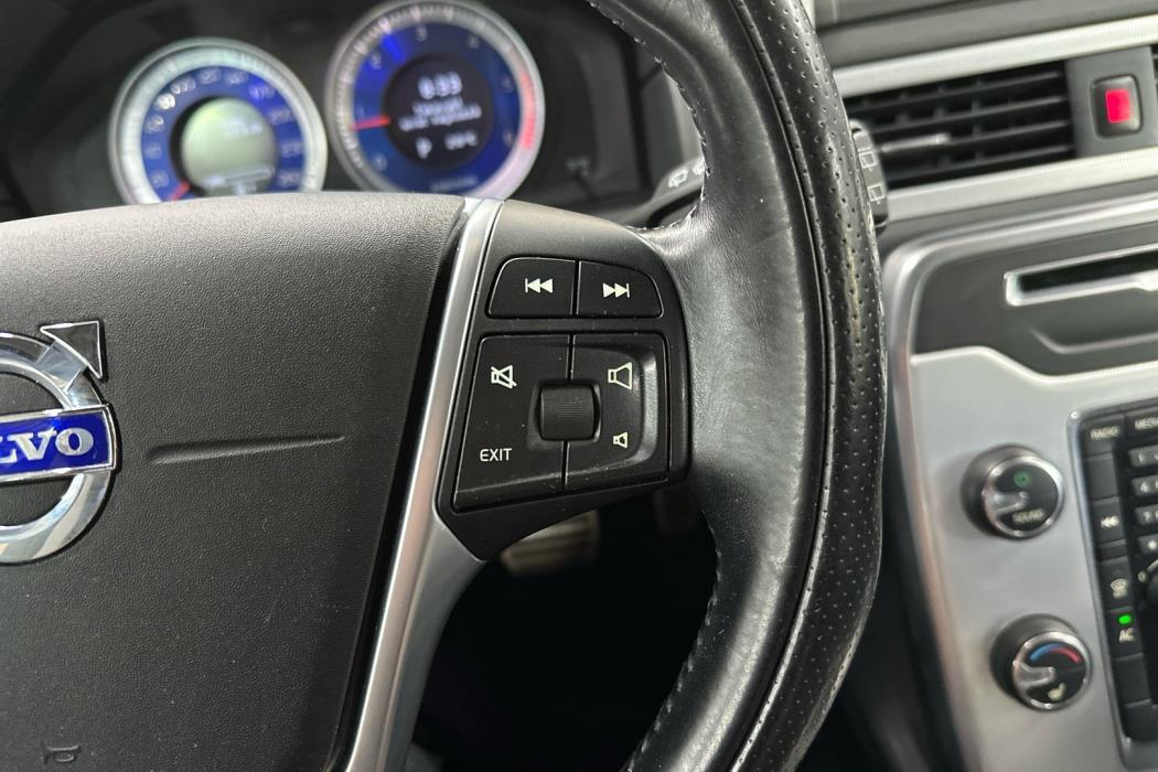 VOLVO V70 2012