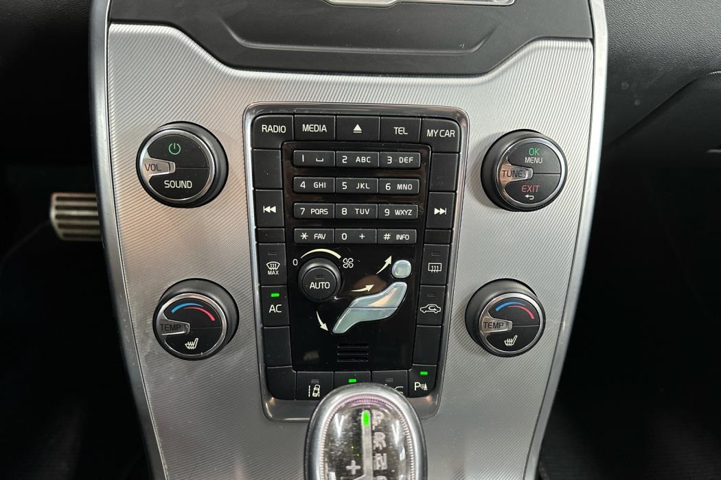 VOLVO V70 2012
