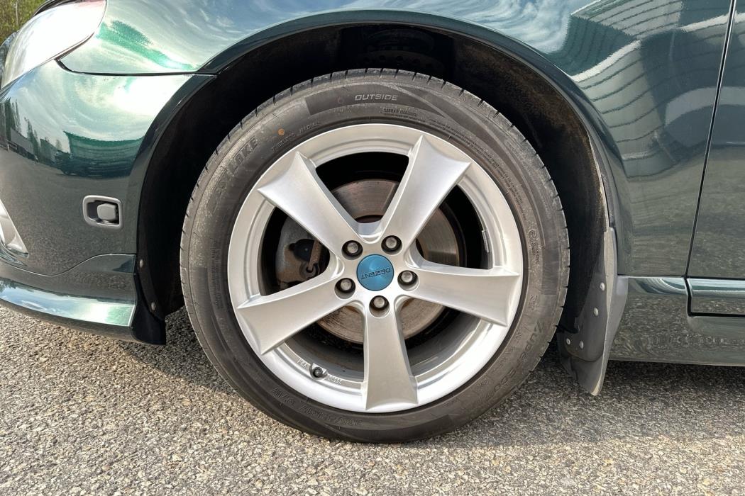 VOLVO V70 2012
