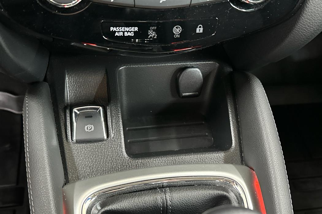 NISSAN Qashqai 2015