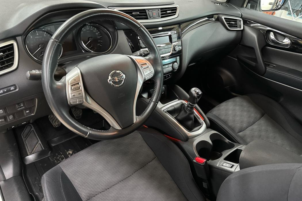 NISSAN Qashqai 2015